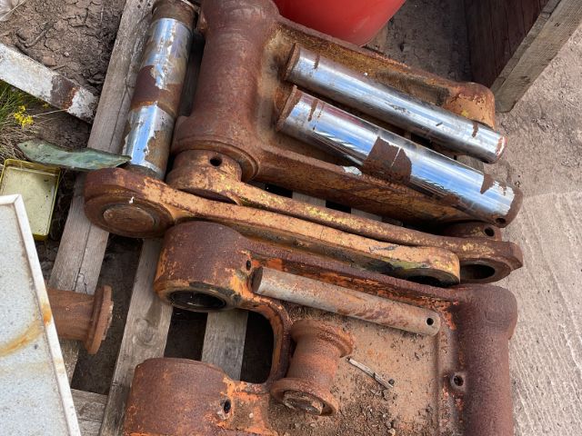 Bucket H-Link 169058A1