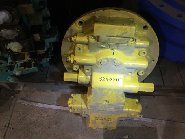 Travel Motor 2441U781F1