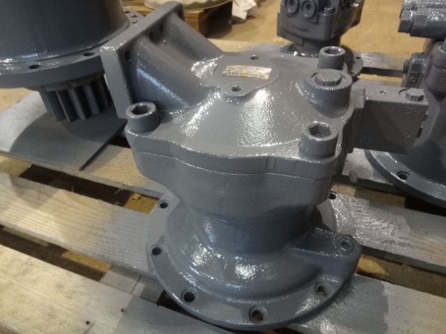 Slew Motor 2441U804F1