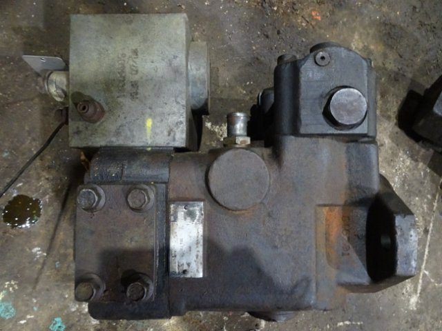 Hydraulic Pump VOE11411016