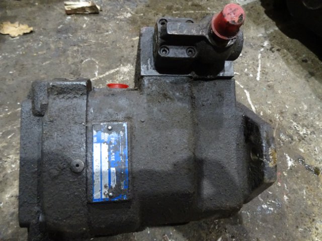 Hydraulic Pump VOE15068597