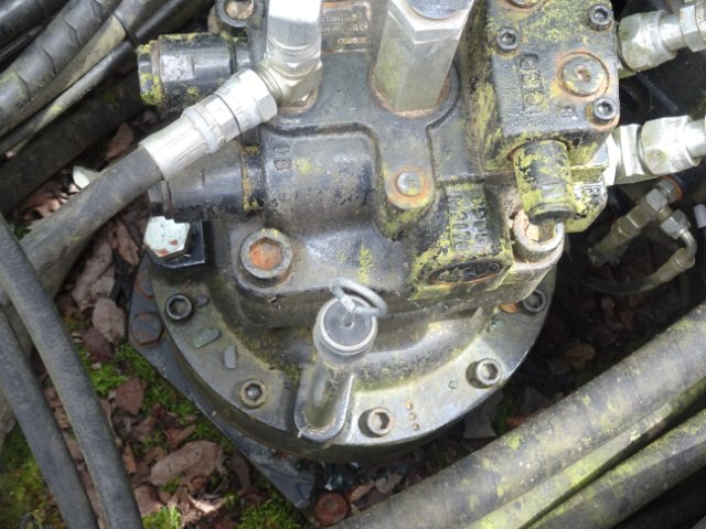 Slew Motor YN15V00077F1